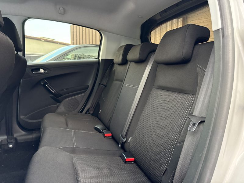 PEUGEOT 208 1.6 BlueHDi 100 Allure 