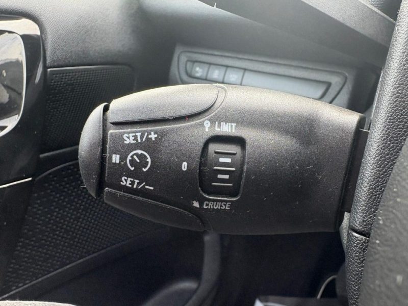 PEUGEOT 208 1.6 HDi 92ch 2013 🚗 Allure / Radar recul 📡 / Reprise / Garantie 6 mois ✅