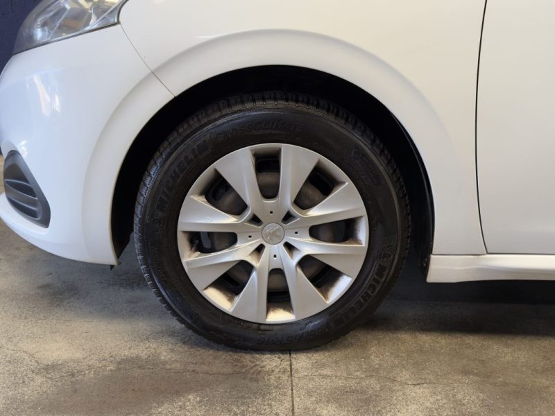 PEUGEOT 208 1.2 68ch Like 3p DISTRIBUTION OK