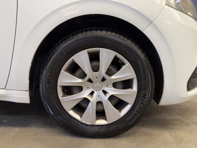 PEUGEOT 208 1.2 68ch Like 3p DISTRIBUTION OK