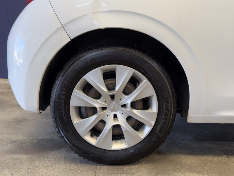 PEUGEOT 208 1.2 68ch Like 3p DISTRIBUTION OK