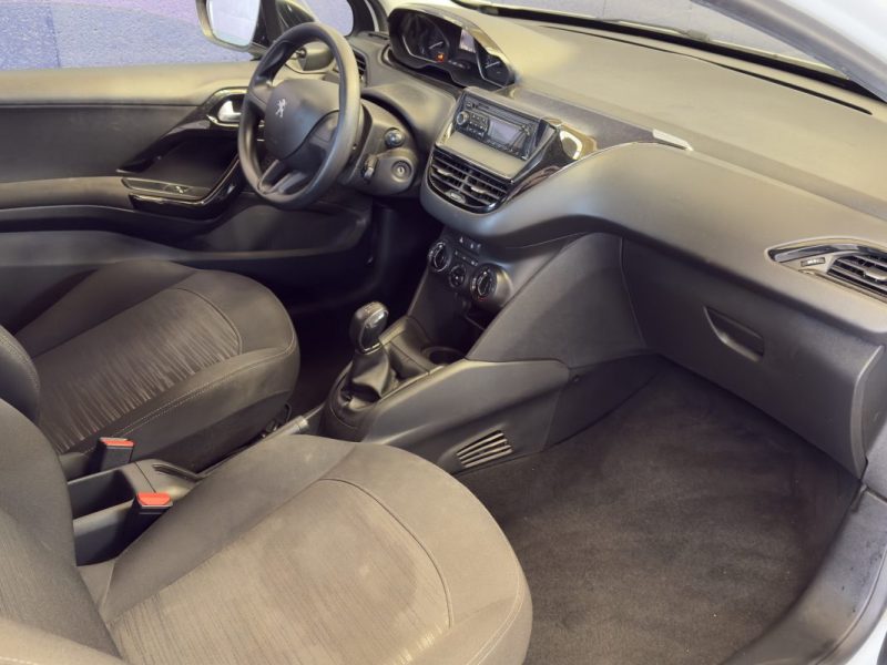 PEUGEOT 208 1.2 68ch Like 3p DISTRIBUTION OK