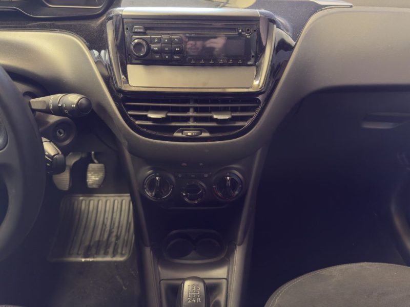 PEUGEOT 208 1.2 68ch Like 3p DISTRIBUTION OK