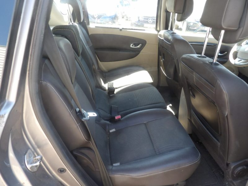 RENAULT MEGANE SCENIC 1.9 dCi 130ch FAP Dynamique eco² Euro5 2011