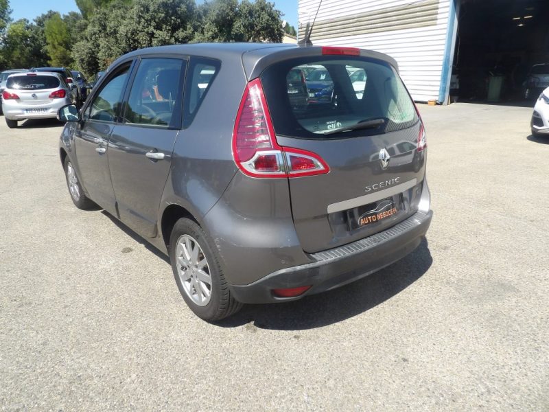 RENAULT MEGANE SCENIC 1.9 dCi 130ch FAP Dynamique eco² Euro5 2011