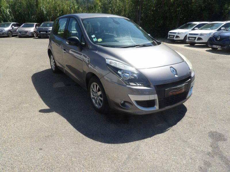 RENAULT MEGANE SCENIC 1.9 dCi 130ch FAP Dynamique eco² Euro5 2011