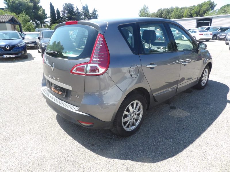 RENAULT MEGANE SCENIC 1.9 dCi 130ch FAP Dynamique eco² Euro5 2011