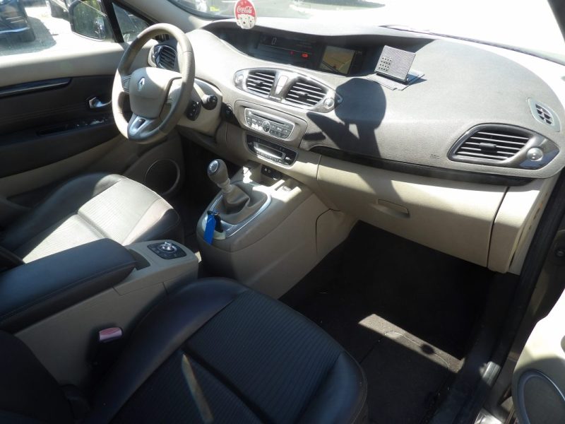 RENAULT MEGANE SCENIC 1.9 dCi 130ch FAP Dynamique eco² Euro5 2011