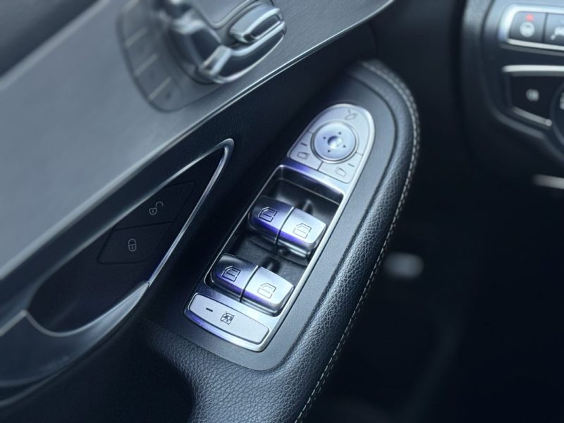 MERCEDES BENZ CLASSE C 300 AMG LINE - Suivi d'Entretien Complet 2019