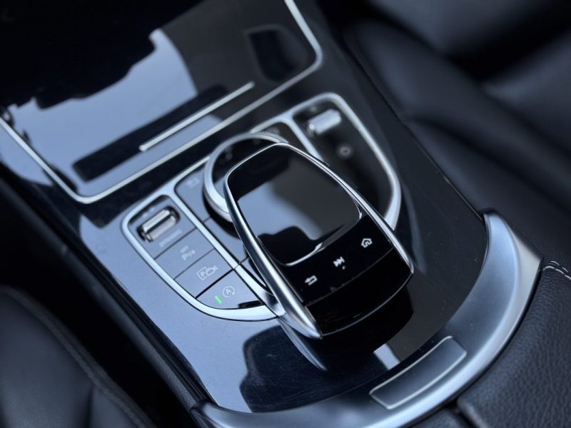 MERCEDES BENZ CLASSE C 300 AMG LINE - Suivi d'Entretien Complet 2019