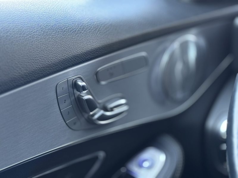 MERCEDES BENZ CLASSE C 300 AMG LINE - Suivi d'Entretien Complet 2019