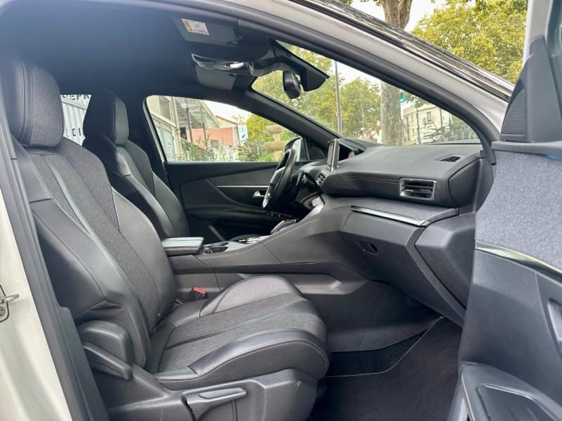 PEUGEOT 3008 1.5 BlueHDi 130 GT Line EAT8 **1ère MAIN** 