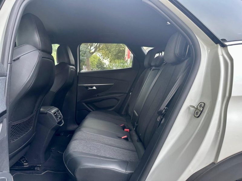 PEUGEOT 3008 1.5 BlueHDi 130 GT Line EAT8 **1ère MAIN** 