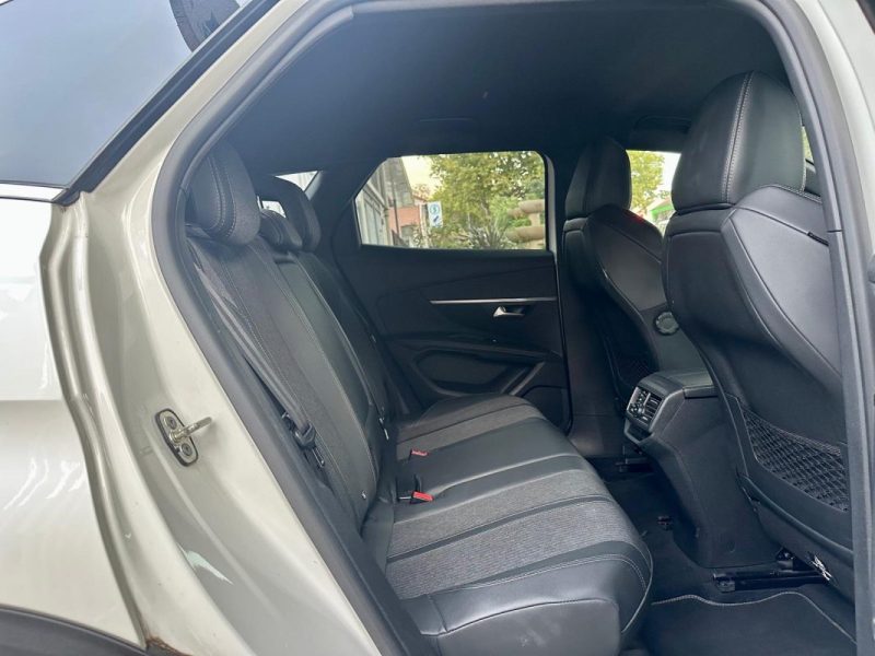 PEUGEOT 3008 1.5 BlueHDi 130 GT Line EAT8 **1ère MAIN** 