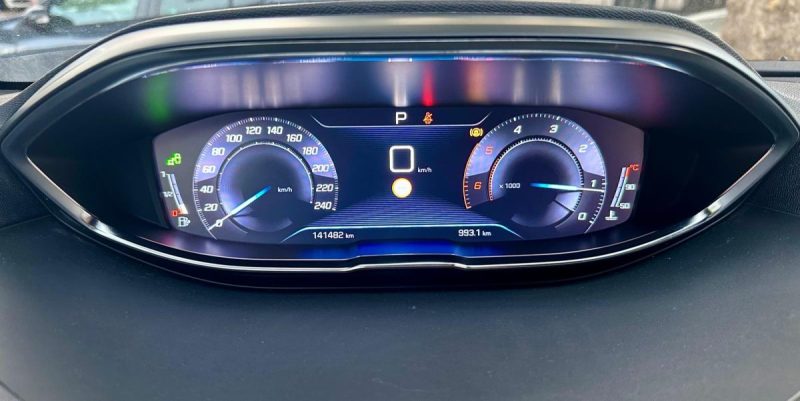 PEUGEOT 3008 1.5 BlueHDi 130 GT Line EAT8 **1ère MAIN** 