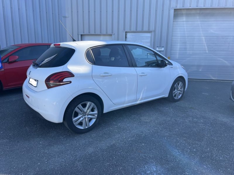 PEUGEOT 208 1.2 PureTech 82ch E6.c Signature 5p 2018
