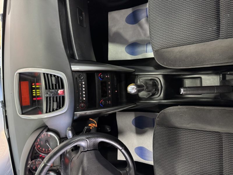 PEUGEOT 207 1.6 HDI 110 EXECUTIVE 