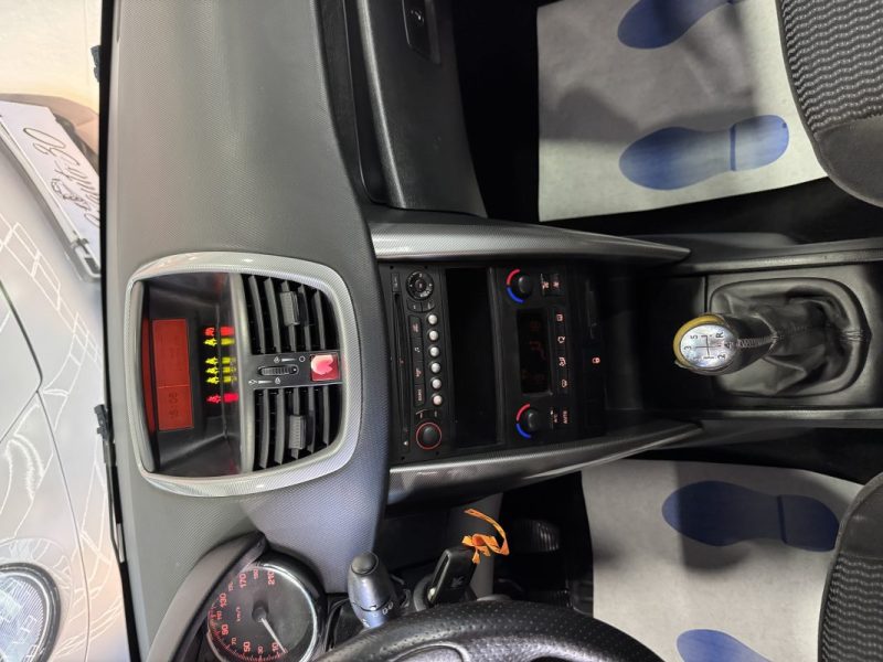 PEUGEOT 207 1.6 HDI 110 EXECUTIVE 