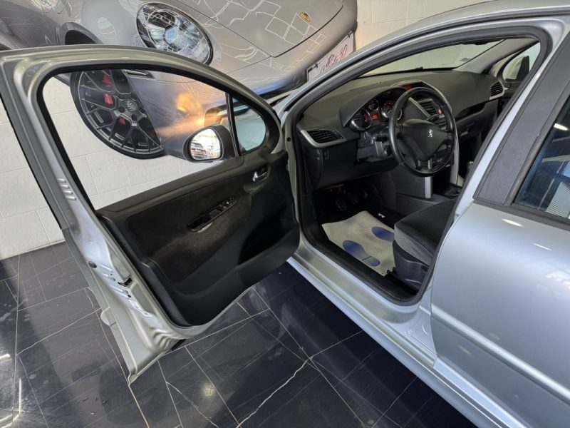 PEUGEOT 207 1.6 HDI 110 EXECUTIVE 