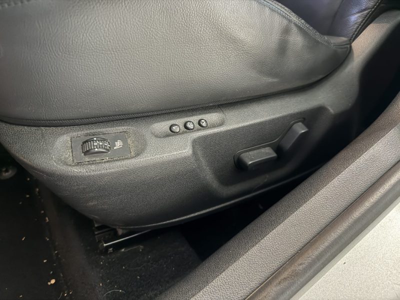 PEUGEOT 308 2.0 HDi 136cv BVA Féline - Toit panoramique - Sièges électriques chauffants 