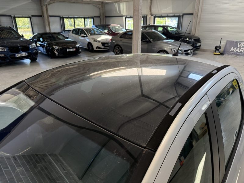 PEUGEOT 308 2.0 HDi 136cv BVA Féline - Toit panoramique - Sièges électriques chauffants 