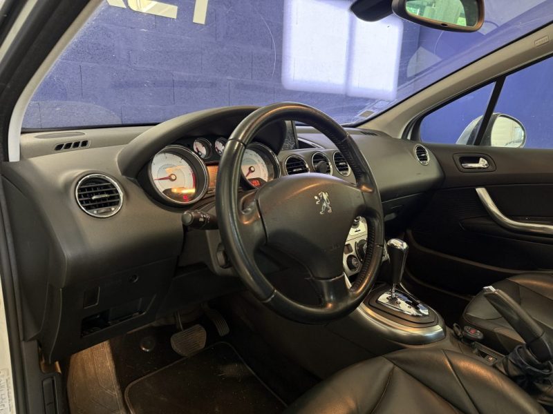 PEUGEOT 308 2.0 HDi 136cv BVA Féline - Toit panoramique - Sièges électriques chauffants 