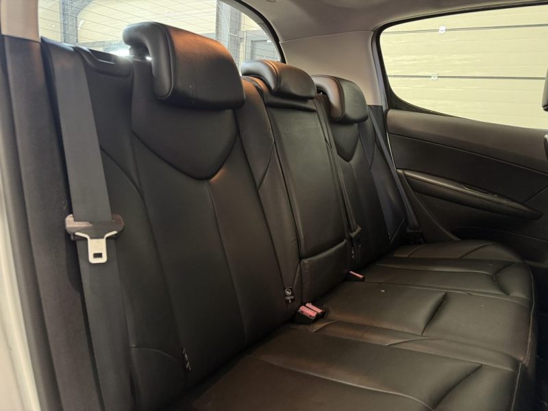 PEUGEOT 308 2.0 HDi 136cv BVA Féline - Toit panoramique - Sièges électriques chauffants 