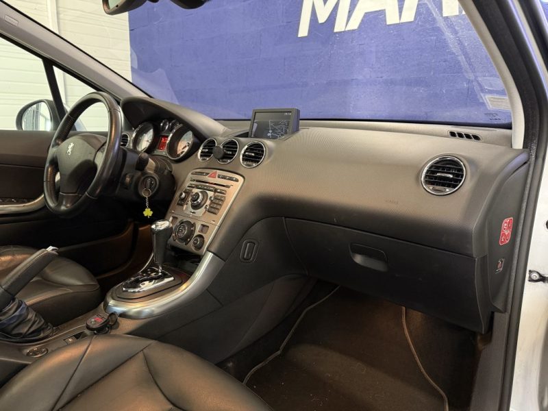 PEUGEOT 308 2.0 HDi 136cv BVA Féline - Toit panoramique - Sièges électriques chauffants 