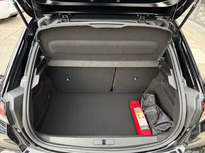 PEUGEOT 208 PEUGEOT 208 BlueHDi 100ch S&S BVM6 ACTIVE BUSINESS - GPS - CARPLAY - 82.000KMS 2022