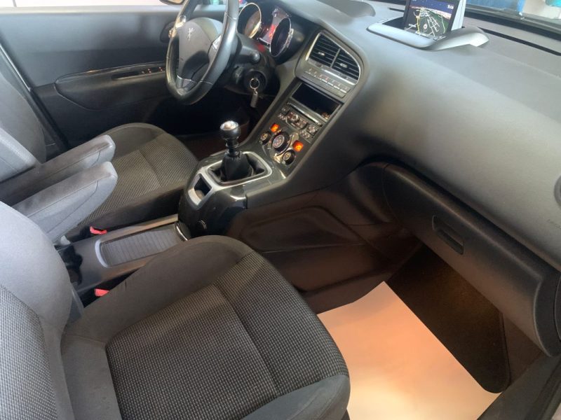 PEUGEOT 5008 Allure 7 Places Phase 2 1.6 HDi 115ch- Distribution ok-Embrayage ok  