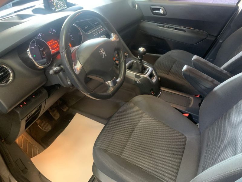 PEUGEOT 5008 Allure 7 Places Phase 2 1.6 HDi 115ch- Distribution ok-Embrayage ok  