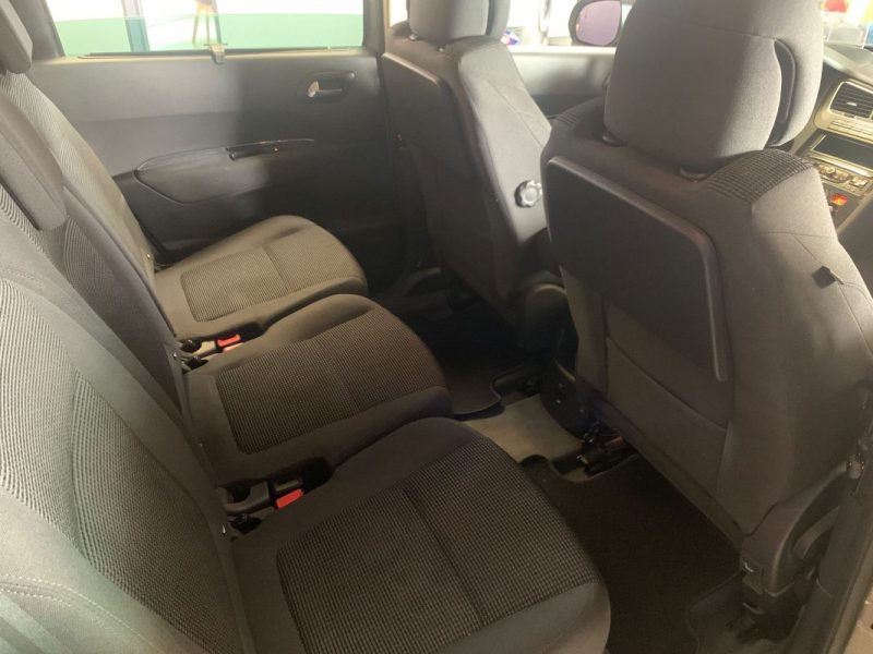 PEUGEOT 5008 Allure 7 Places Phase 2 1.6 HDi 115ch- Distribution ok-Embrayage ok  