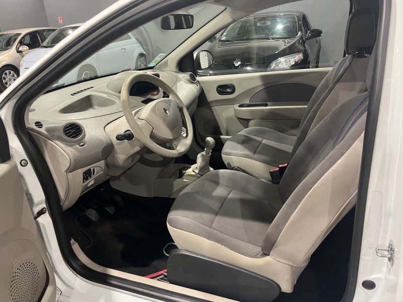 RENAULT TWINGO II EXPRESSION 1.2i 60CH