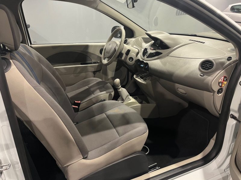 RENAULT TWINGO II EXPRESSION 1.2i 60CH