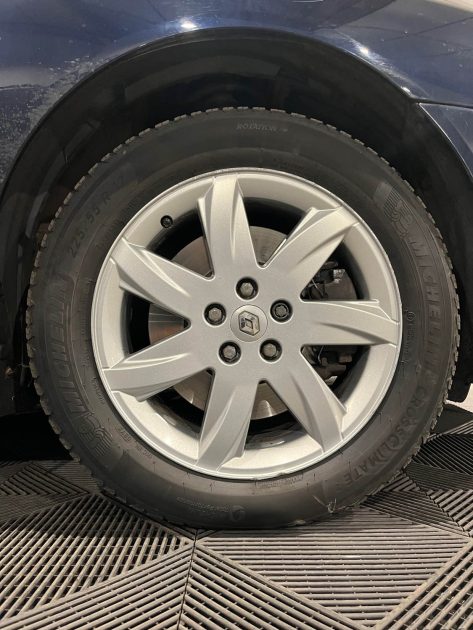 RENAULT ESPACE IV 2.0DCI 175CH 