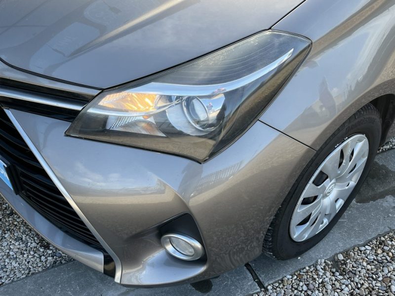 TOYOTA YARIS HYBRID HSD 100h Dynamic pack Confort 5p 2015