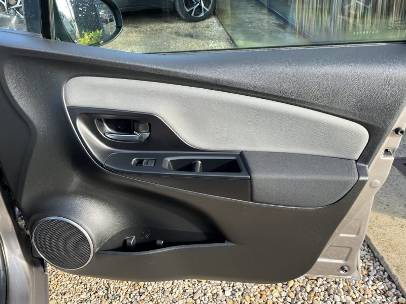 TOYOTA YARIS HYBRID HSD 100h Dynamic pack Confort 5p 2015