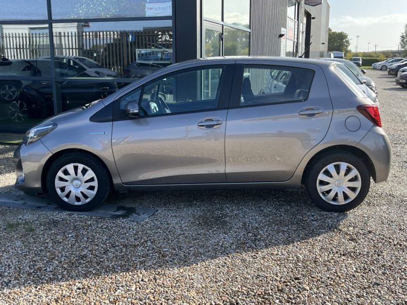 TOYOTA YARIS HYBRID HSD 100h Dynamic pack Confort 5p 2015