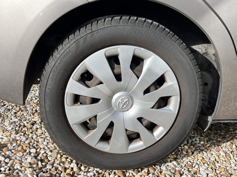 TOYOTA YARIS HYBRID HSD 100h Dynamic pack Confort 5p 2015