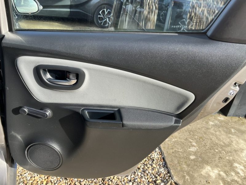 TOYOTA YARIS HYBRID HSD 100h Dynamic pack Confort 5p 2015