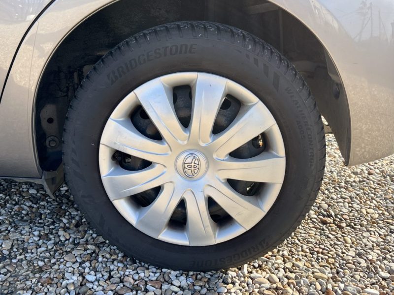 TOYOTA YARIS HYBRID HSD 100h Dynamic pack Confort 5p 2015