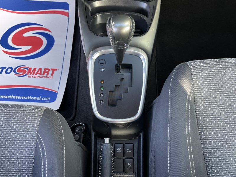 TOYOTA YARIS HYBRID HSD 100h Dynamic pack Confort 5p 2015