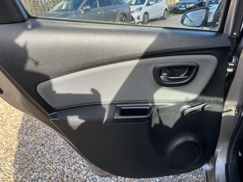 TOYOTA YARIS HYBRID HSD 100h Dynamic pack Confort 5p 2015