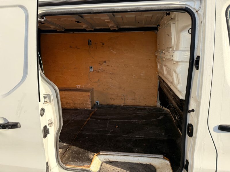 RENAULT TRAFIC L1H1 1000 1.6 dCi 95ch Confort Euro6  - VEHICULE GARANTIE NATIONALE 12 MOIS 