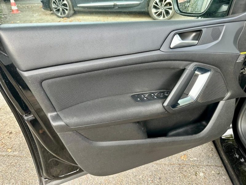 PEUGEOT 308 1.5 BlueHDi 130 ACTIVE BUSINESS EAT8 **1ère MAIN** 