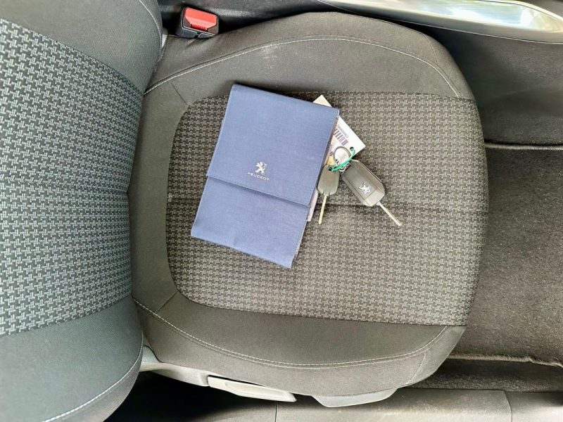 PEUGEOT 308 1.5 BlueHDi 130 ACTIVE BUSINESS EAT8 **1ère MAIN** 