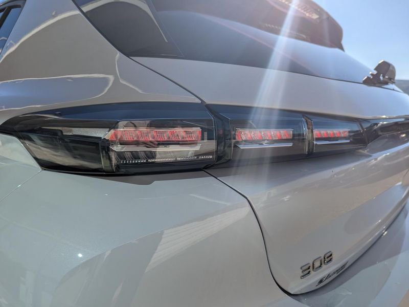 Peugeot 308 1.5 BlueHDi S&S - 130 BV EAT8 III 2021 BERLINE Allure