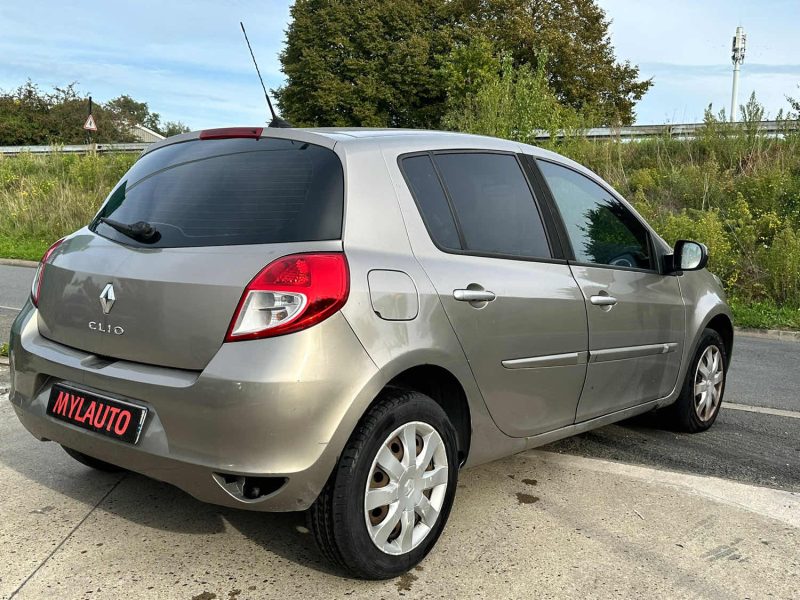 RENAULT CLIO III tomtom