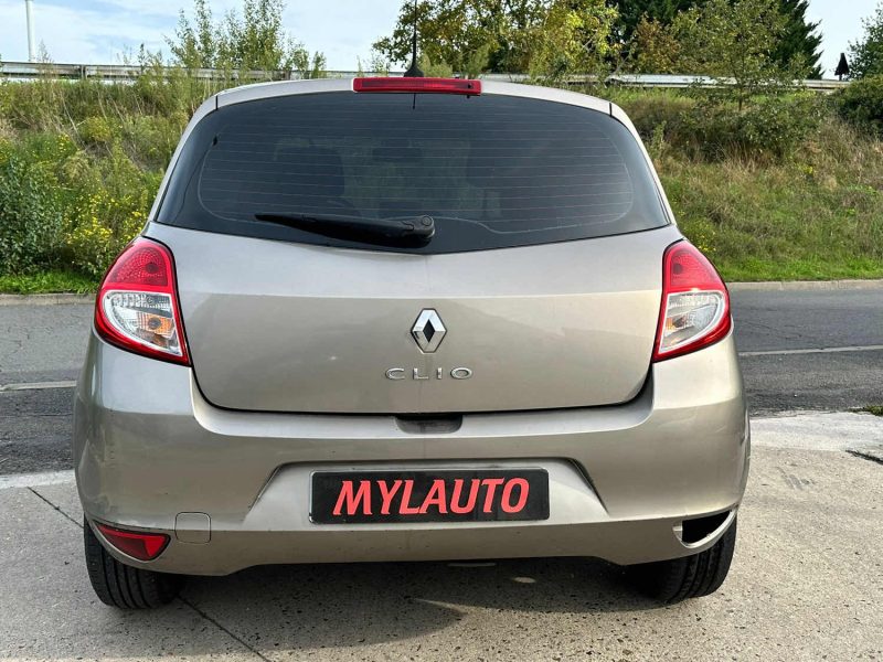 RENAULT CLIO III tomtom