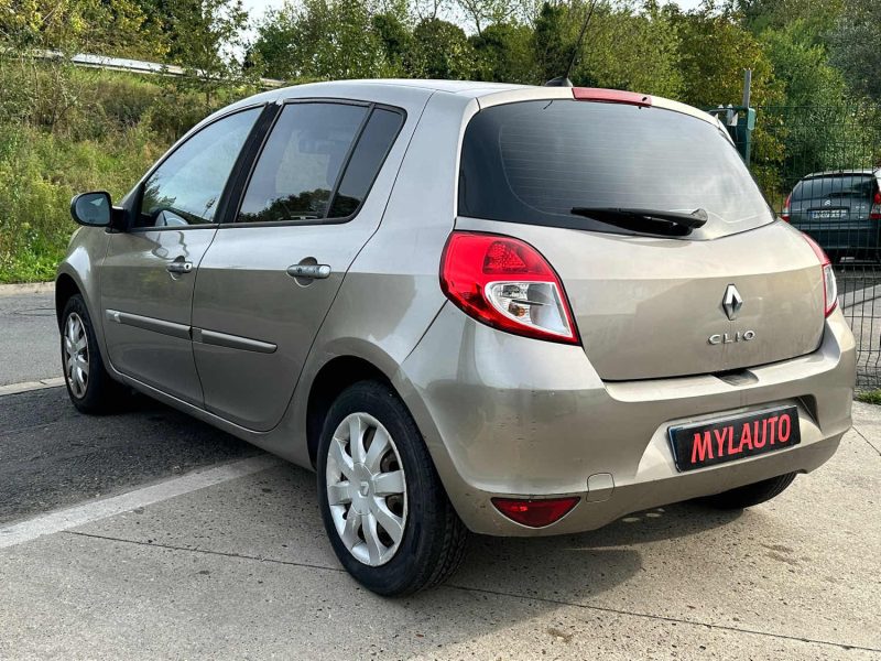 RENAULT CLIO III tomtom